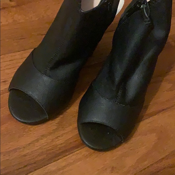 marble black and white open toe heel - Picture 3 of 3